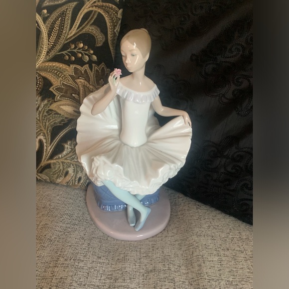 Lladro -A dream come true-Ballerina sitting in a chair - Picture 2 of 2